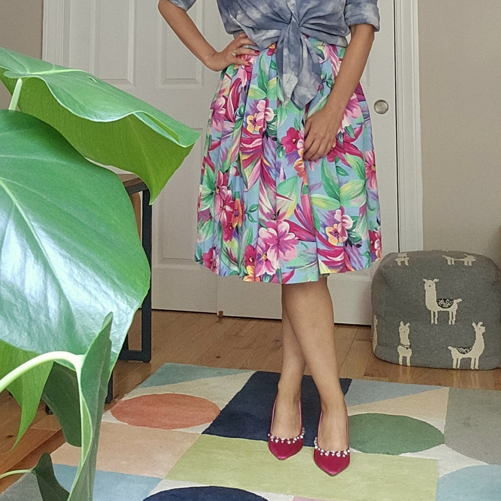 VINTAGE Large Pleat Floral Skirt